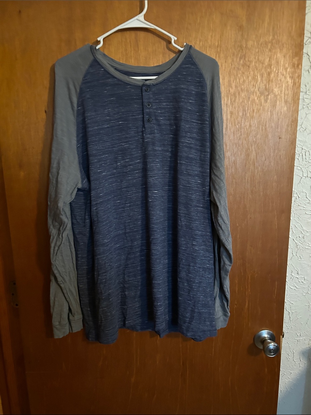 Roundtree & Yorke Navy Heather Henley with Gray Raglan Sleeves